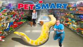 TAKING MY GIANT SNAKE TO PETSMART!